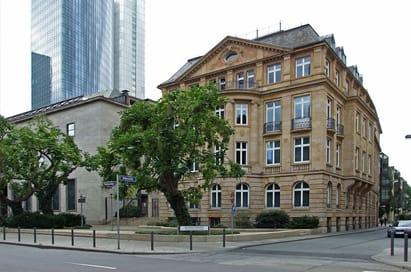<p>Finance, Business & Euro Metropolis Walking Tour</p>